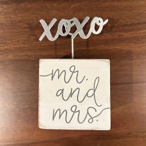Mr and Mrs photo holder and tying the knot frame